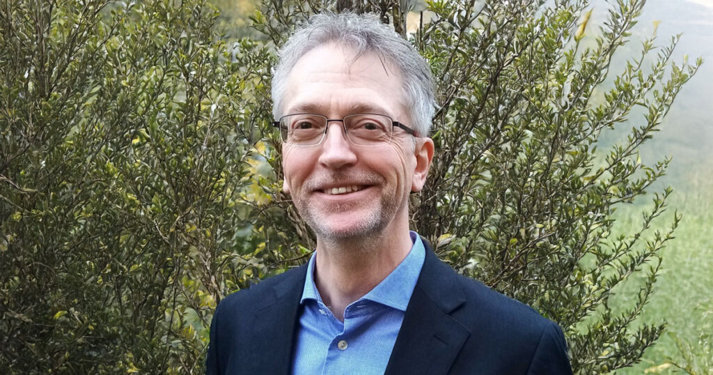 Mikael Pettersson satt kriva humoristiska berättelser